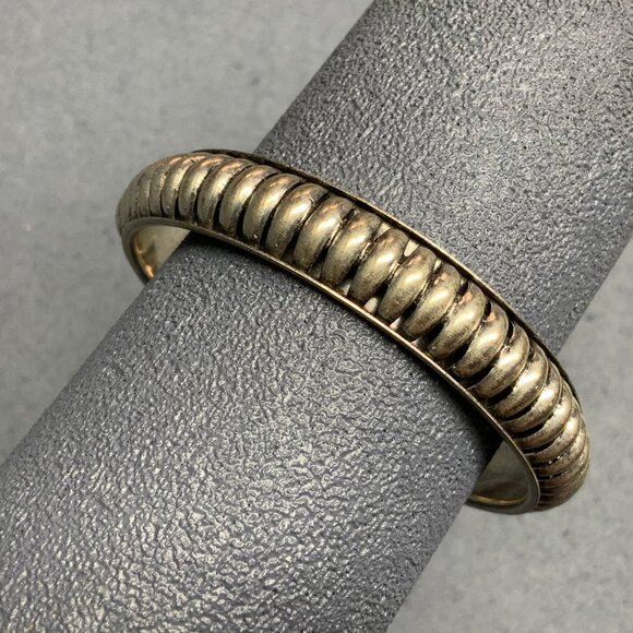 Ribbed Antiqued Bangle Bracelet 2.75 In Silver Classic Retro Vintage BoHo Chic - Picture 1 of 3